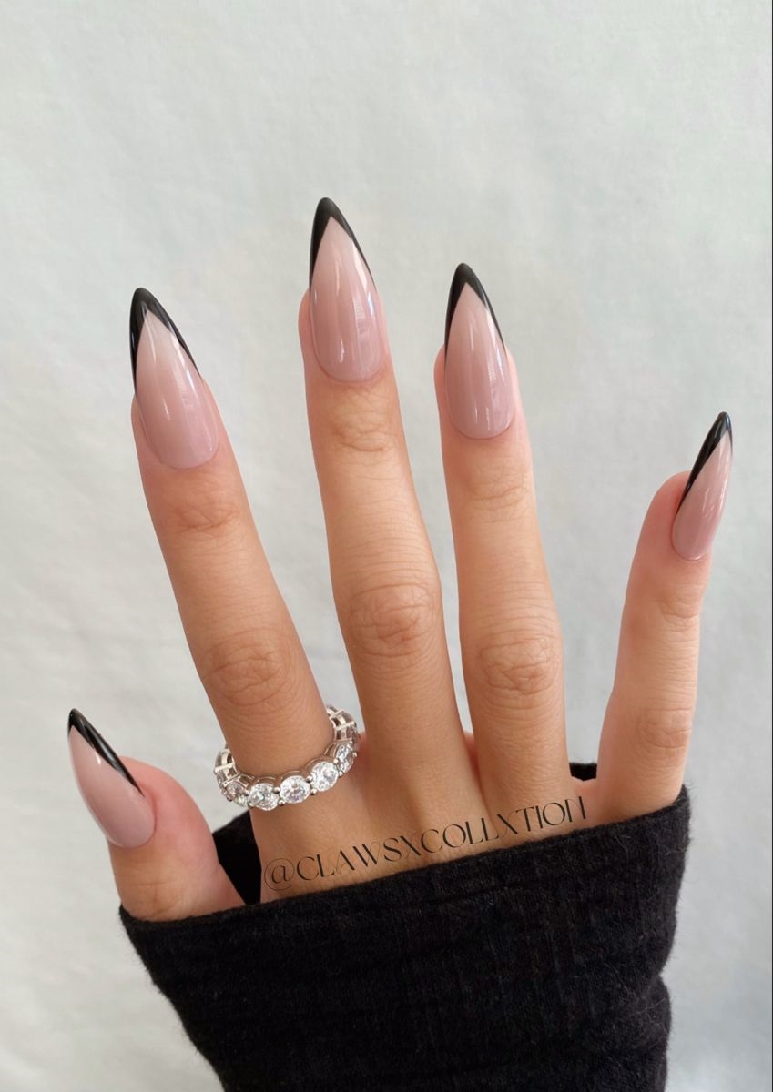 modele unghii ascuțite french negru