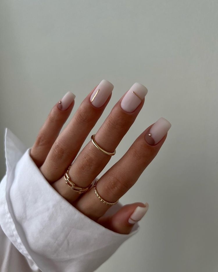 modele unghii minimaliste