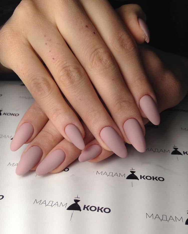 modele unghii mate nude