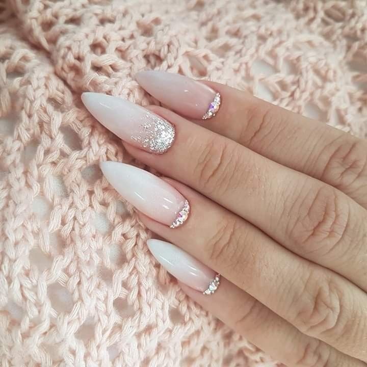 modele unghii cu pietricele simple