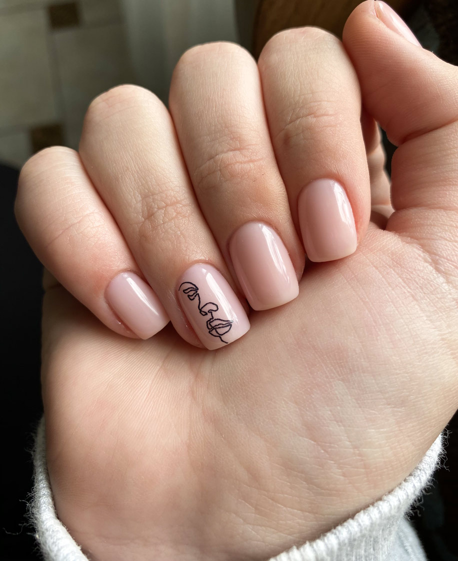 modele unghii nud simple