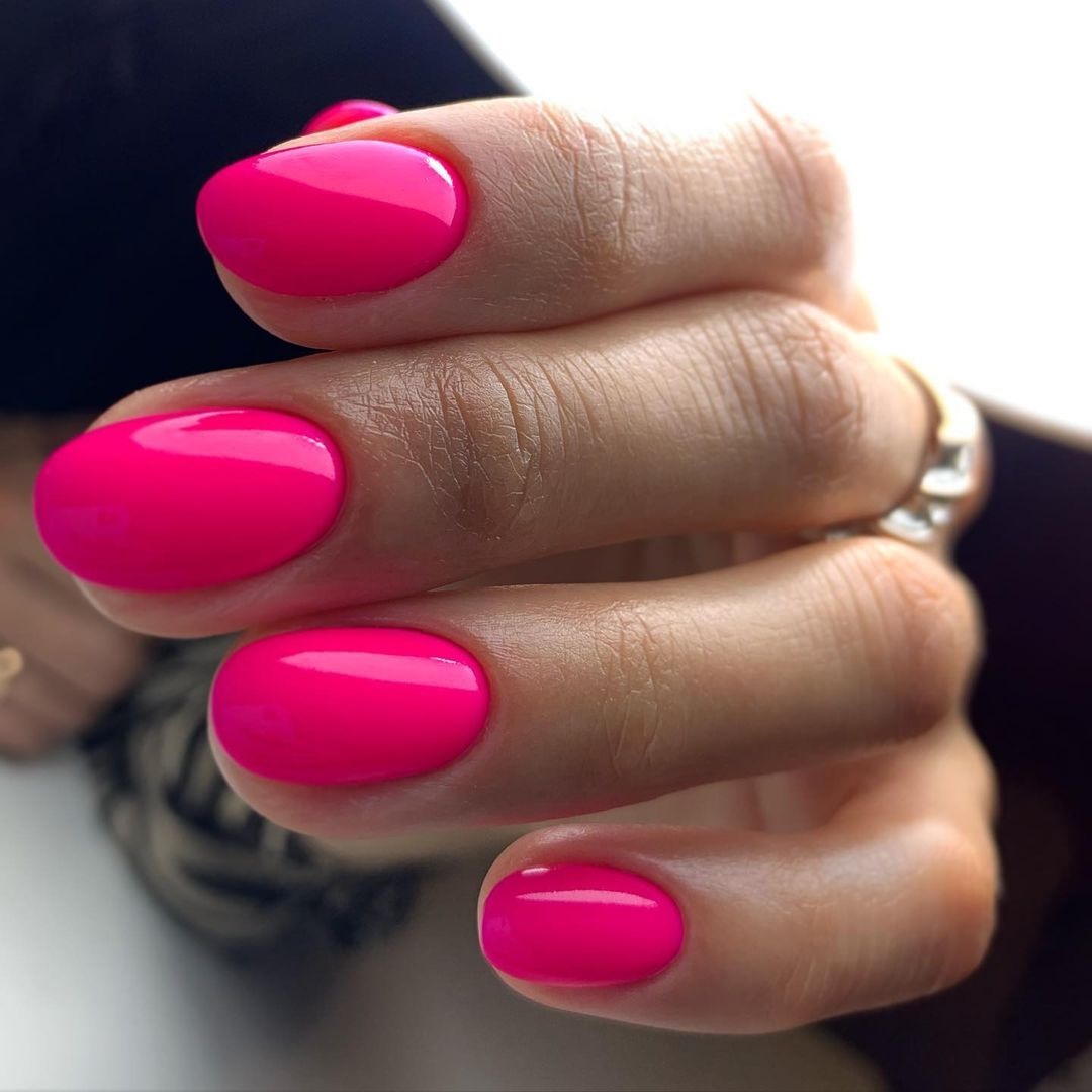 modele unghii roz neon