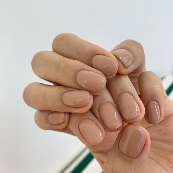 Unghii semi nude