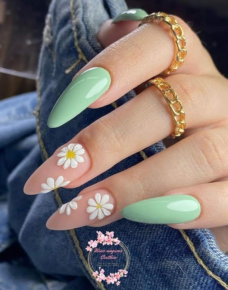 unghii verzi pastel
