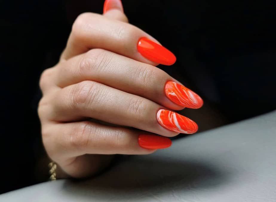 modele unghii neon portocaliu