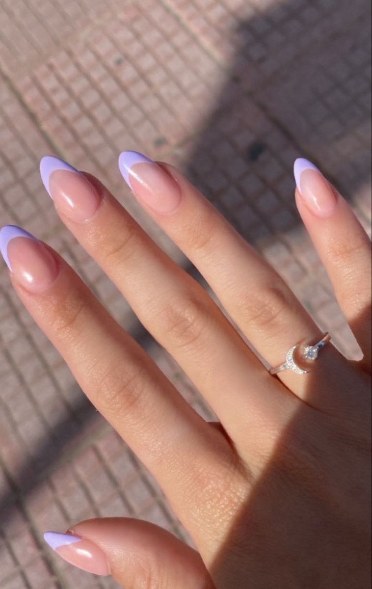 Unghii lila french