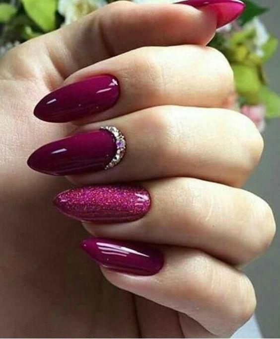 viva magenta culori unghii