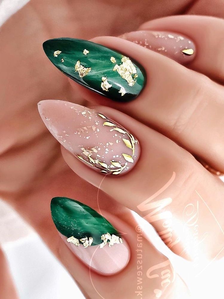 unghii cu gel verde smarald