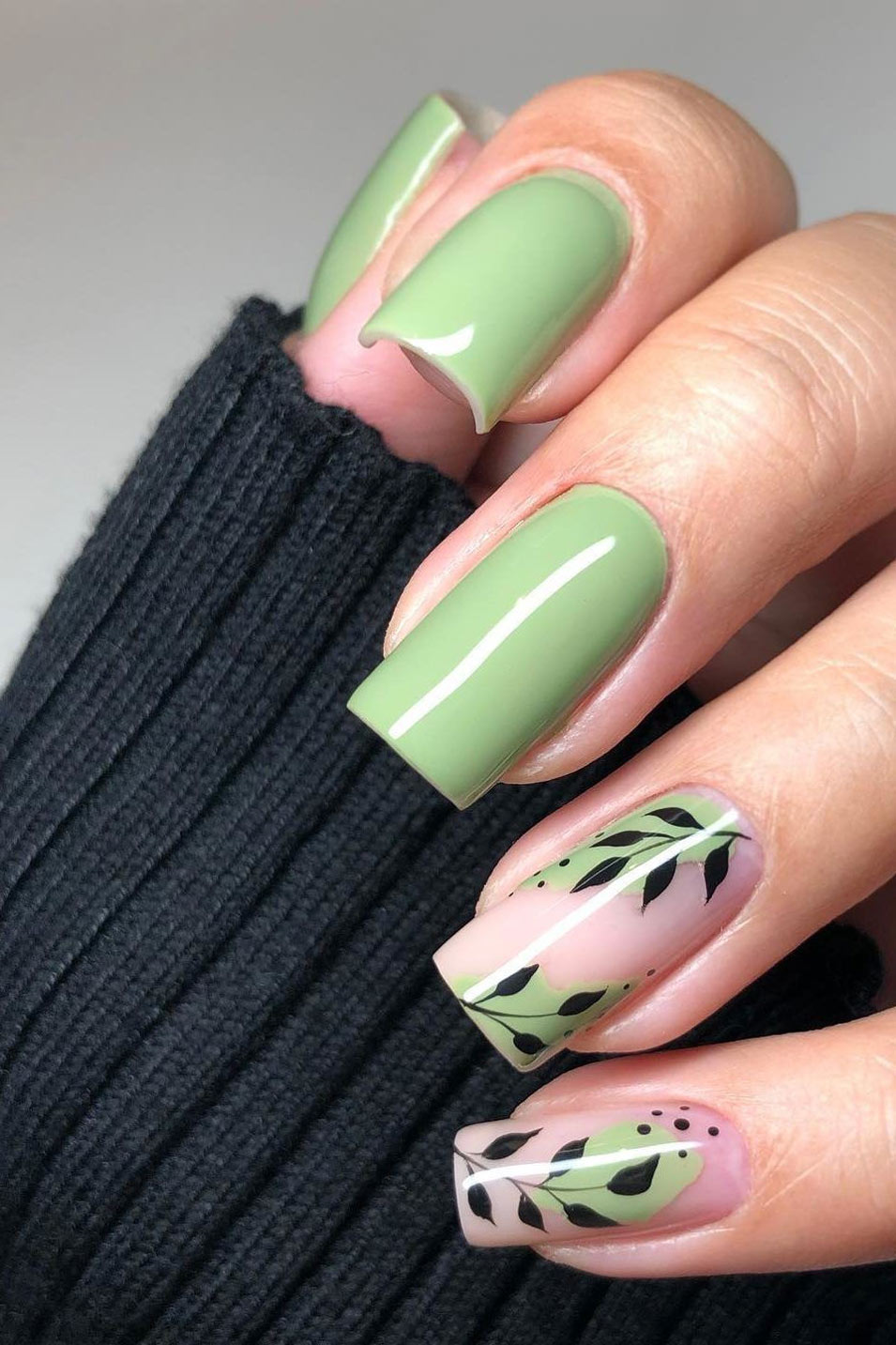 unghii pastel verzi