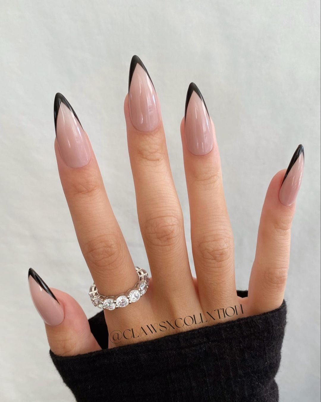 unghii negru french