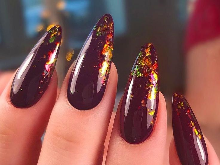 modele noi unghii burgundy
