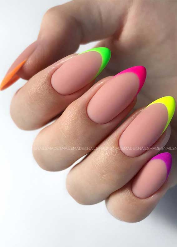 Unghii neon french