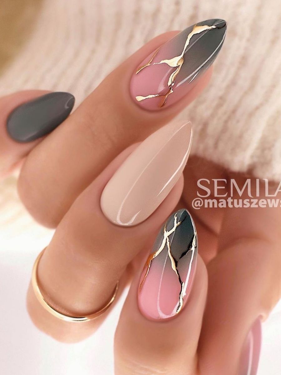 Modele unghii gri cu roz