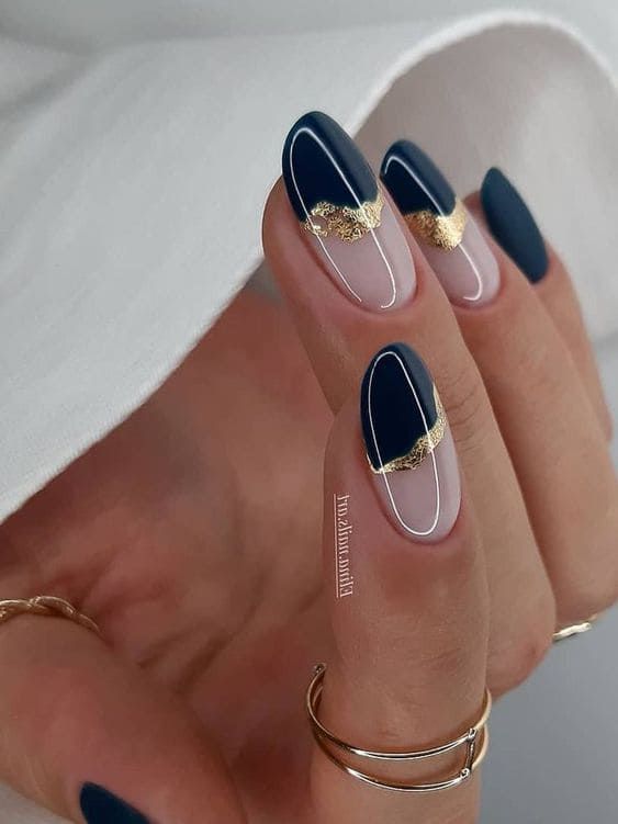 modele unghii albastru cu auriu