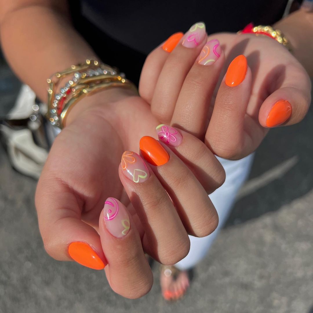 Unghii colorate cu gel