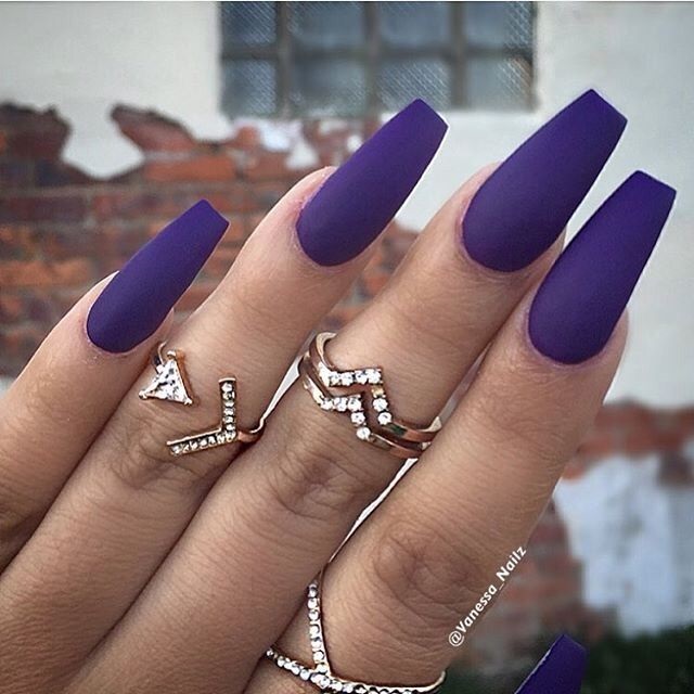 modele unghii cu gel mov matte