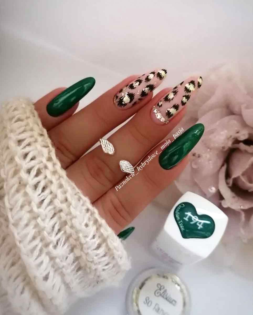 unghii verde smarald animal print