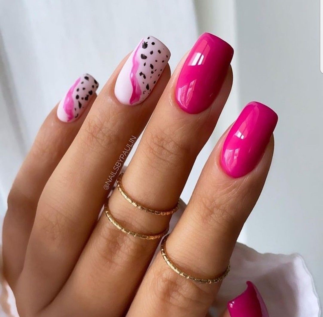 modele unghii roz fuchsia
