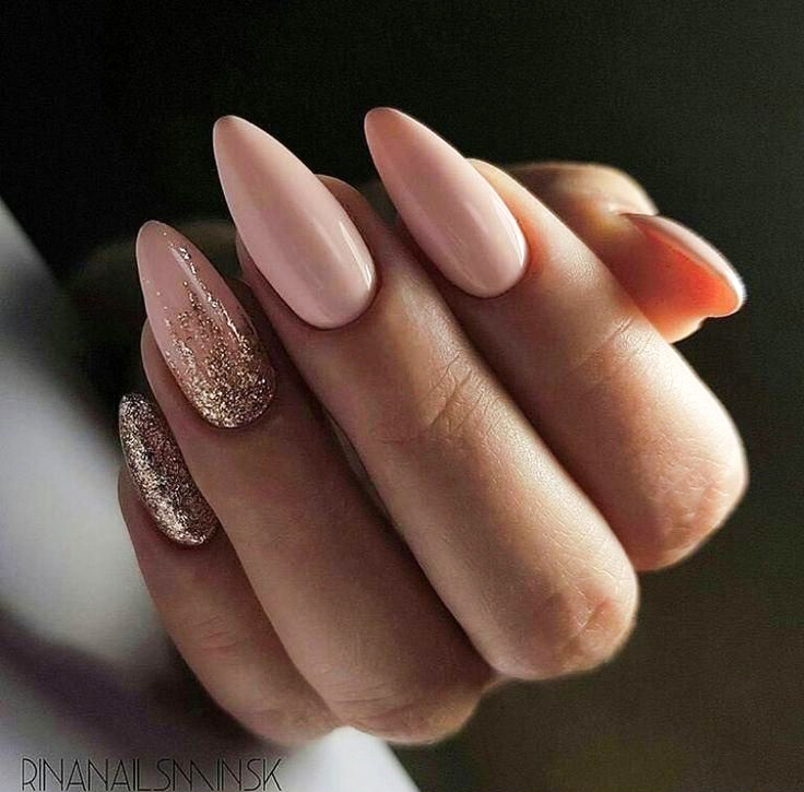 modele de unghii cu gel cu sclipici