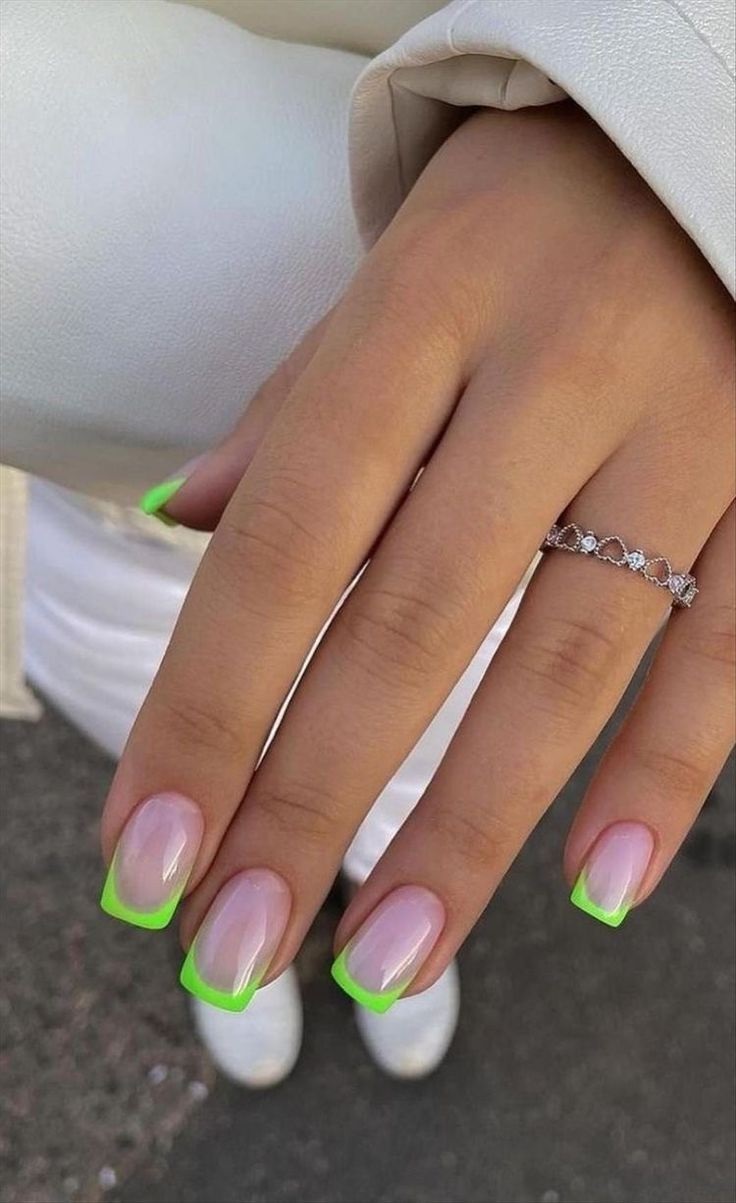 unghii french verde neon