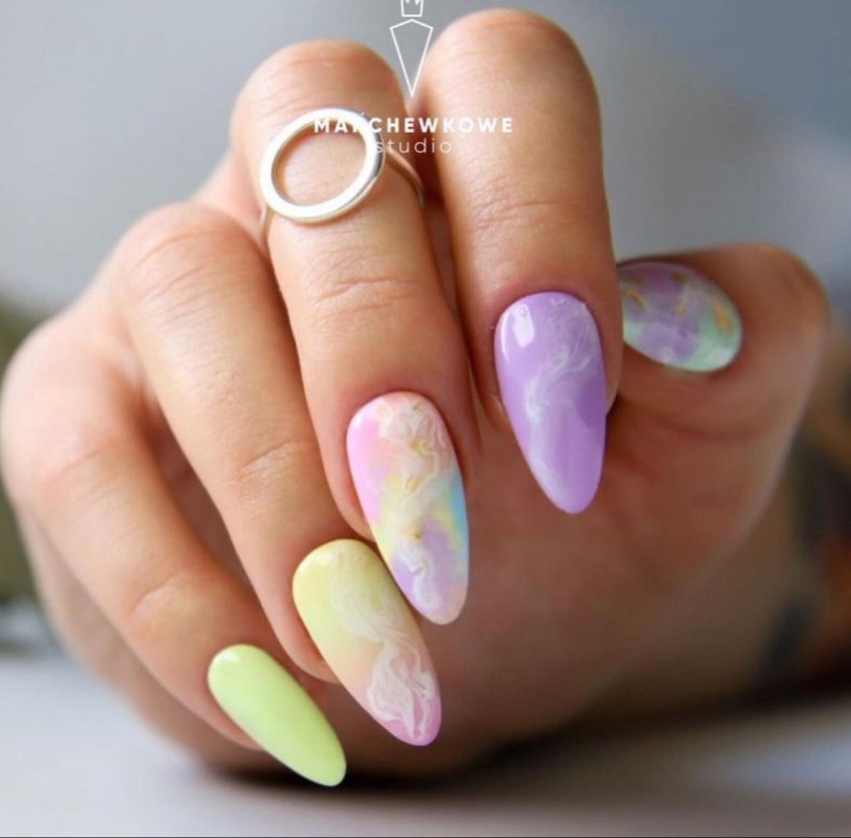 unghii pastel cu gel