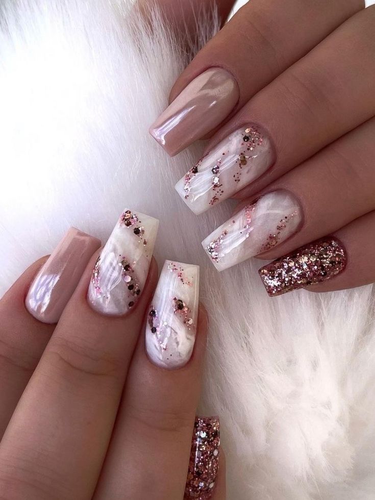 Modele unghii cu sclipici roz