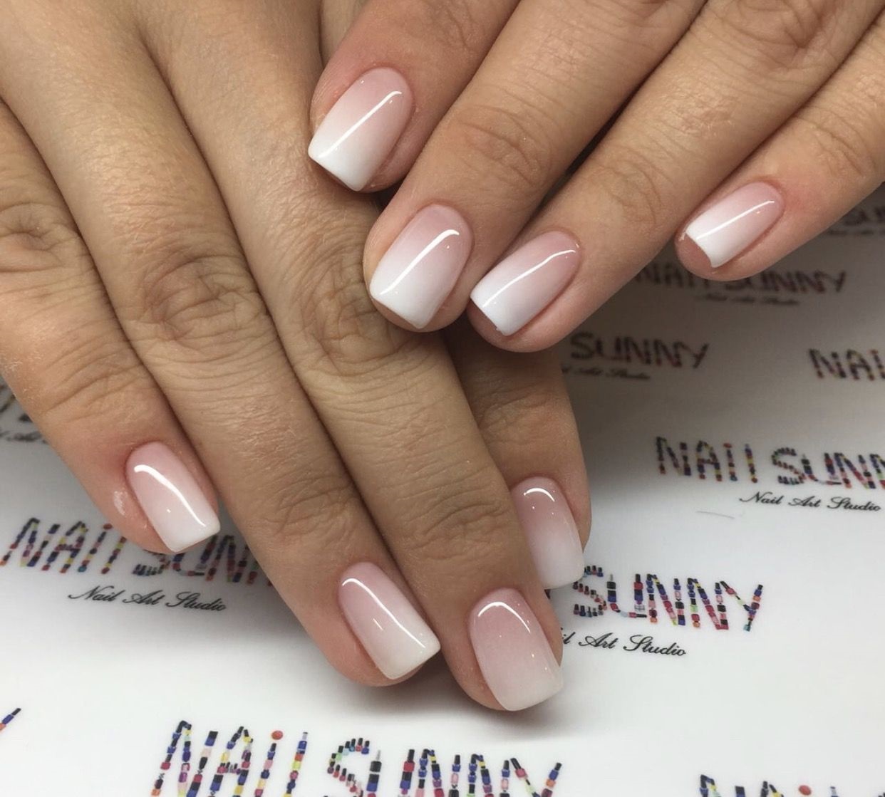 unghii cu gel baby boomer scurte