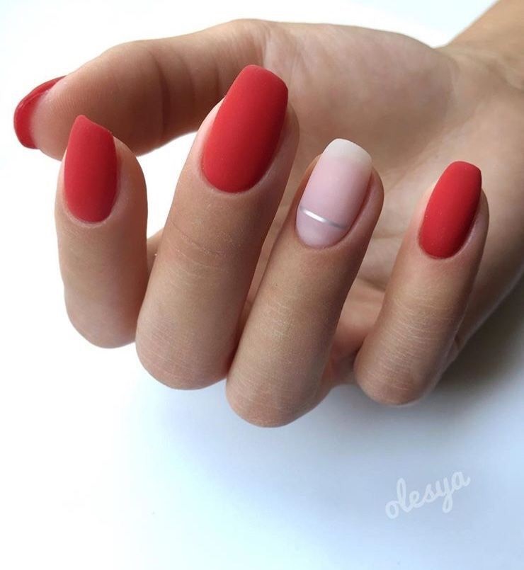 modele unghii alb laptos cu rosu