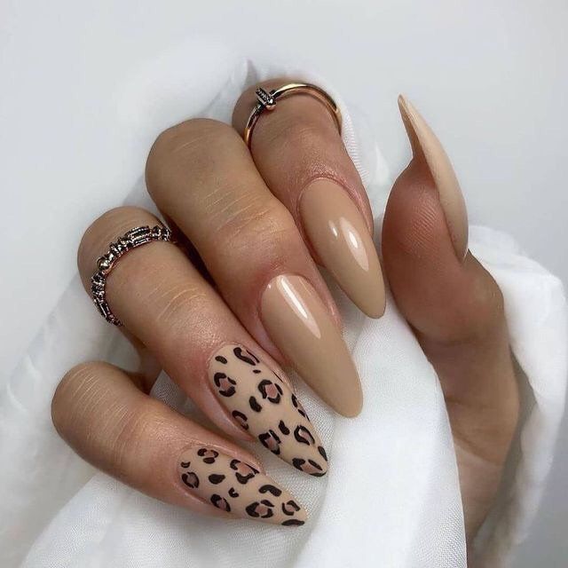 unghii animal print nude