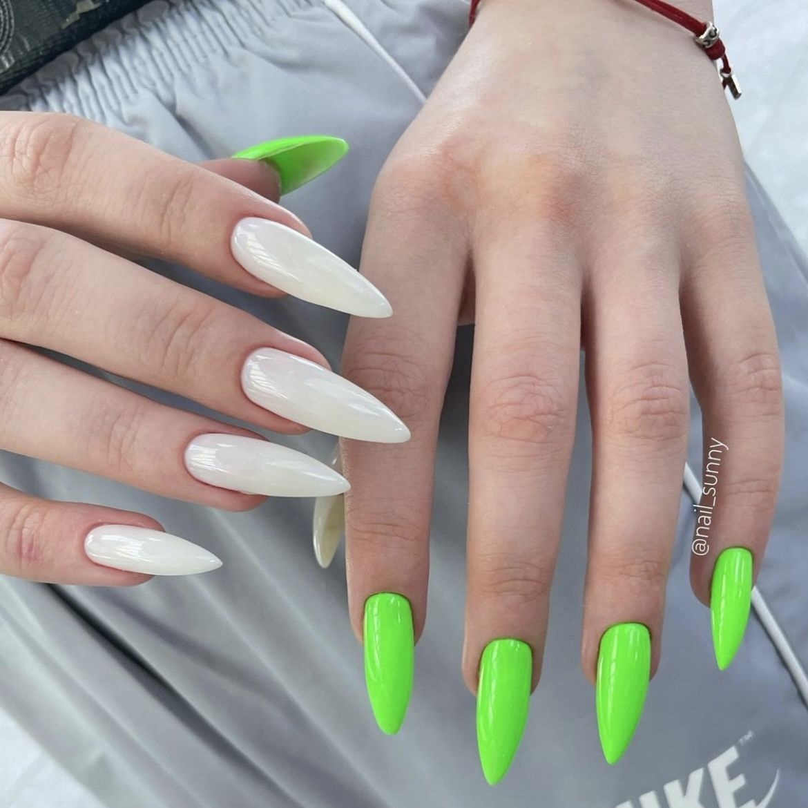 modele unghii lungi verde neon