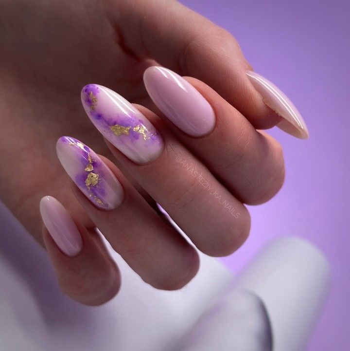 Unghii mov elegante