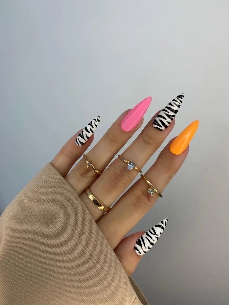 modele stiletto unghii lungi