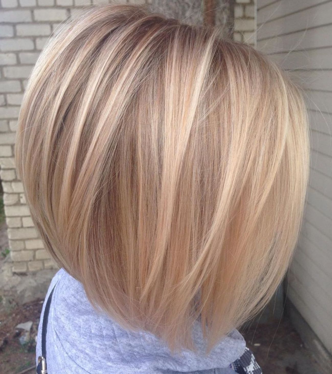 idei tunsori bob blond
