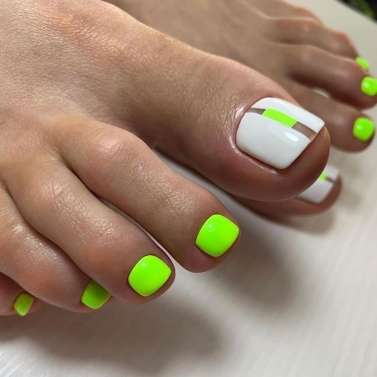 modele colorate pedichiură de vară
