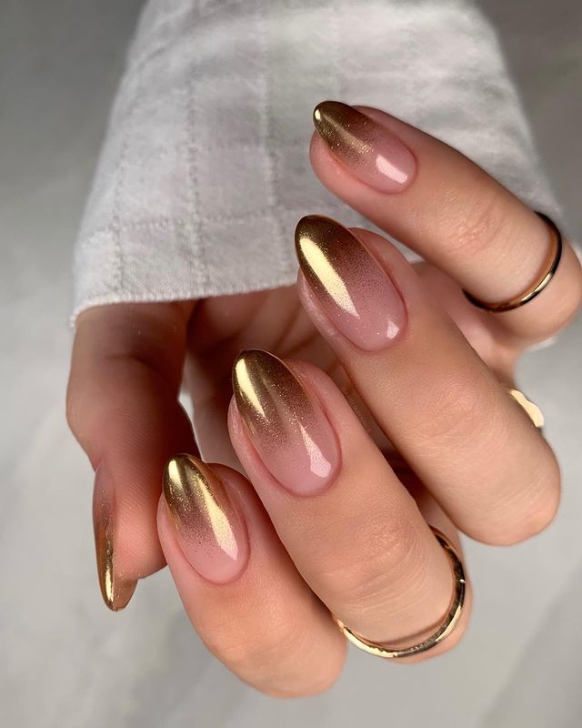 modele unghii pigment auriu