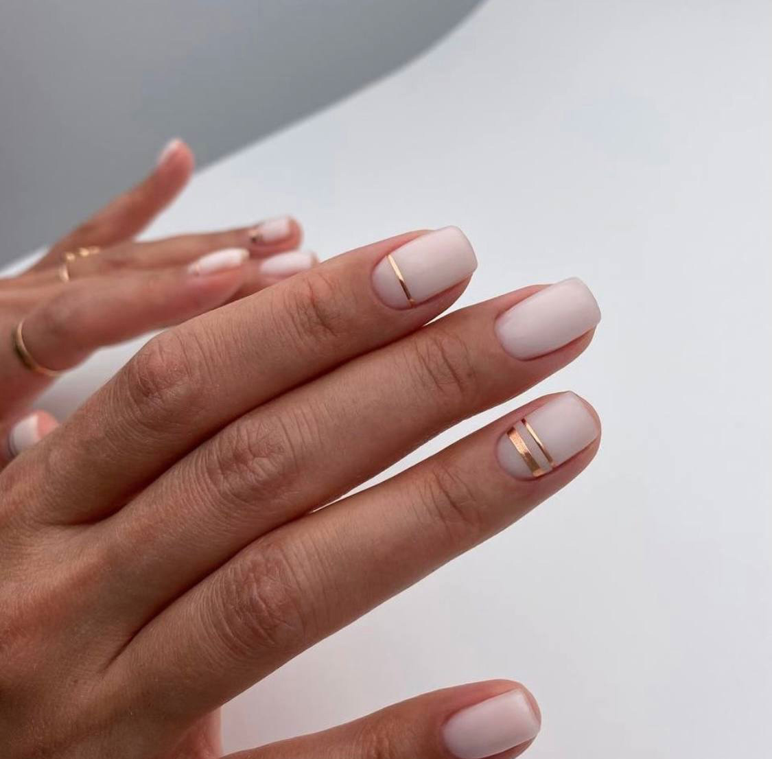 unghii cu gel patrate model minimalist