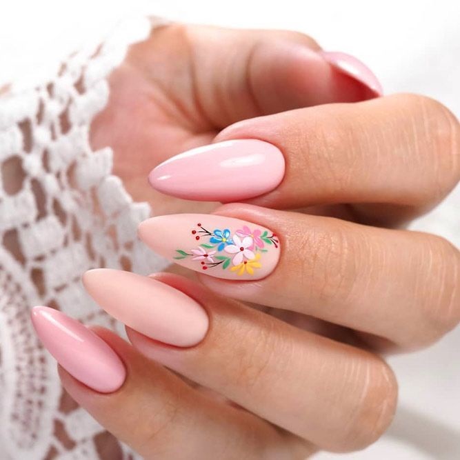 unghii roz pastel