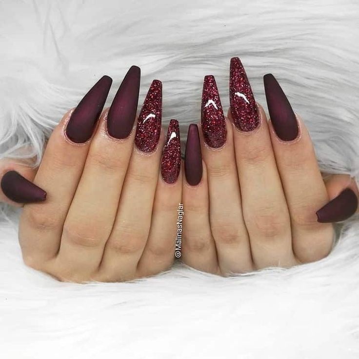 unghii burgundy cu sclipici