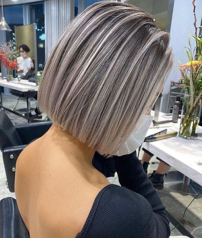 tunsori bob blond cenușiu modele