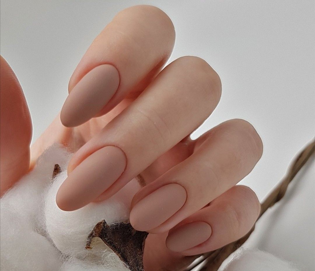 unghii mate nude