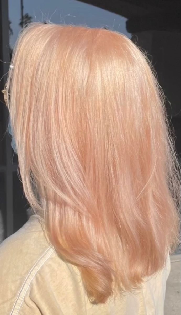 culori blond căpșună