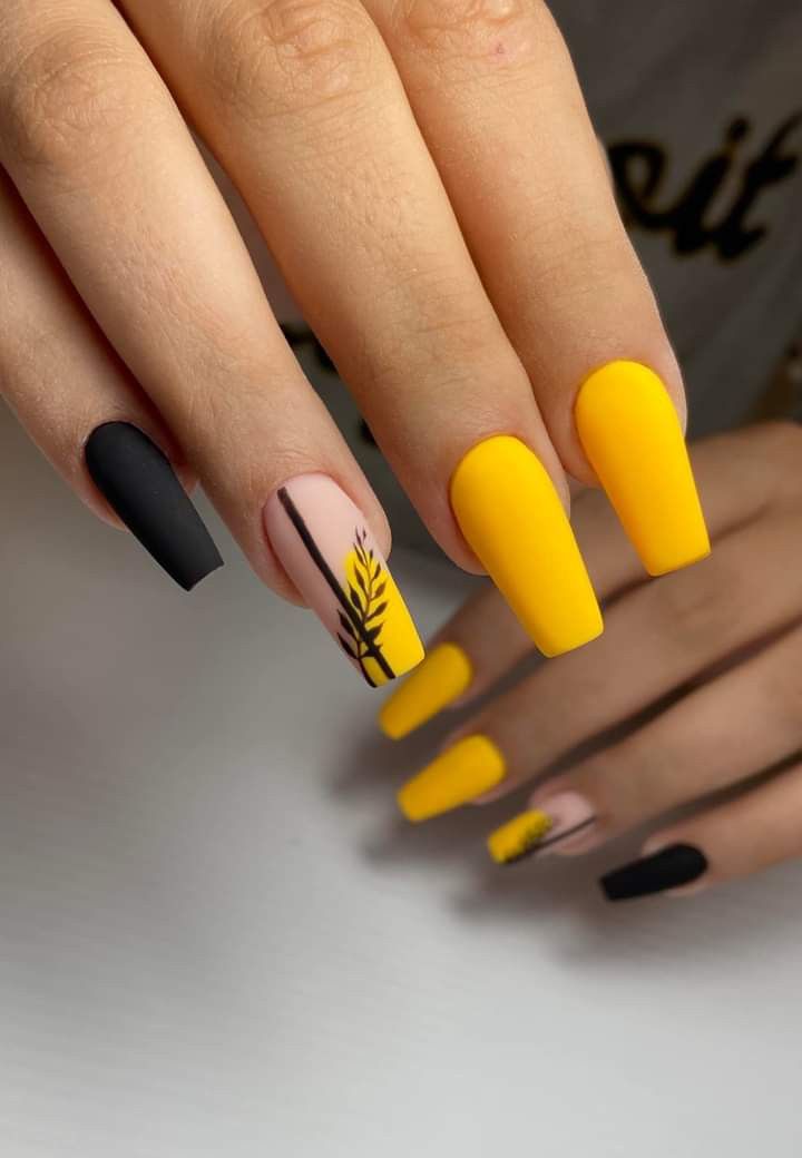 modele unghii cu gel galbene cu negru