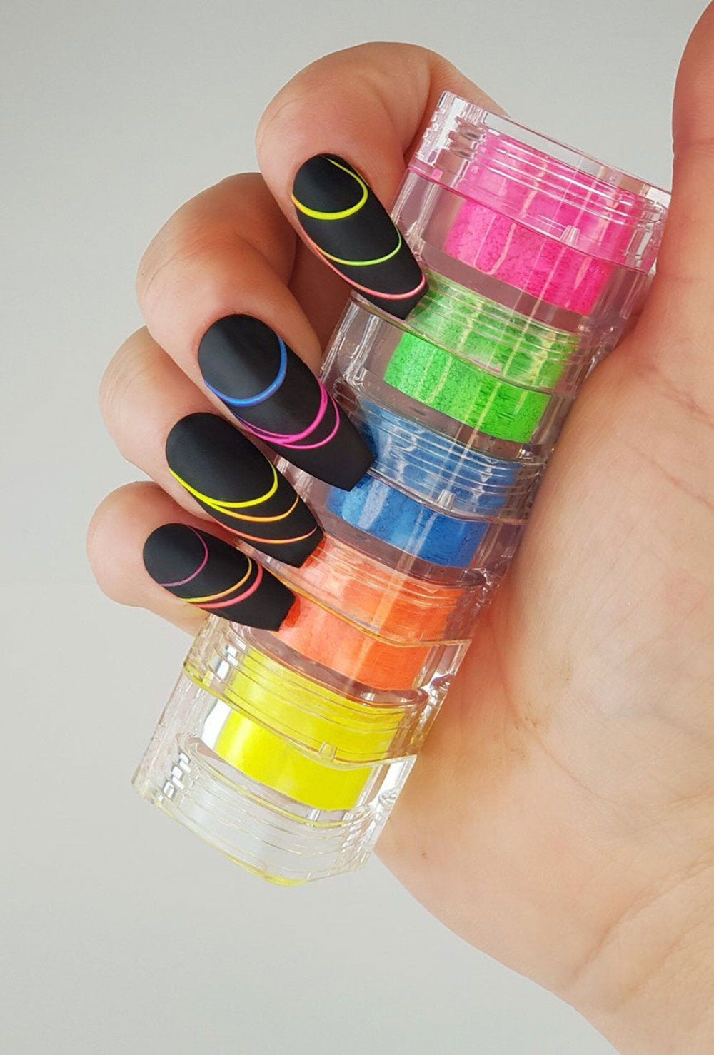 unghii pigment neon