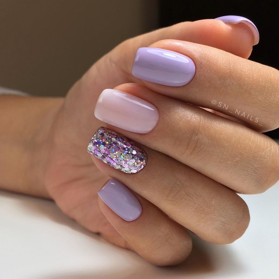 modele de unghii cu gel mov cu sclipici