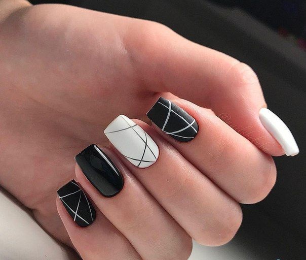 modele unghii negru și alb