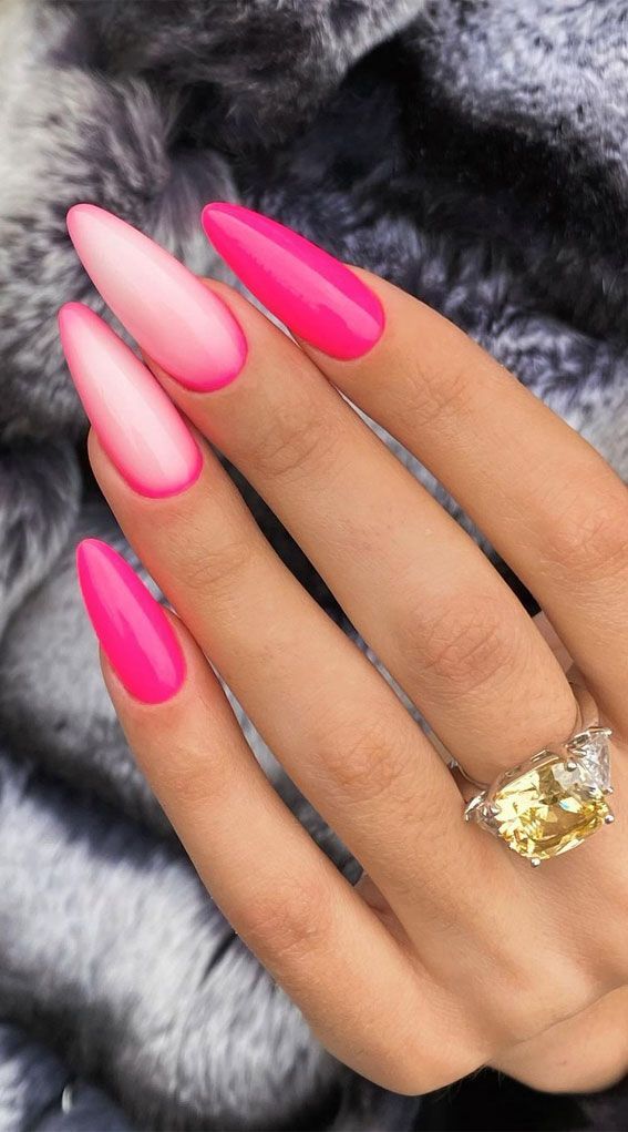 Unghii cu gel roz neon