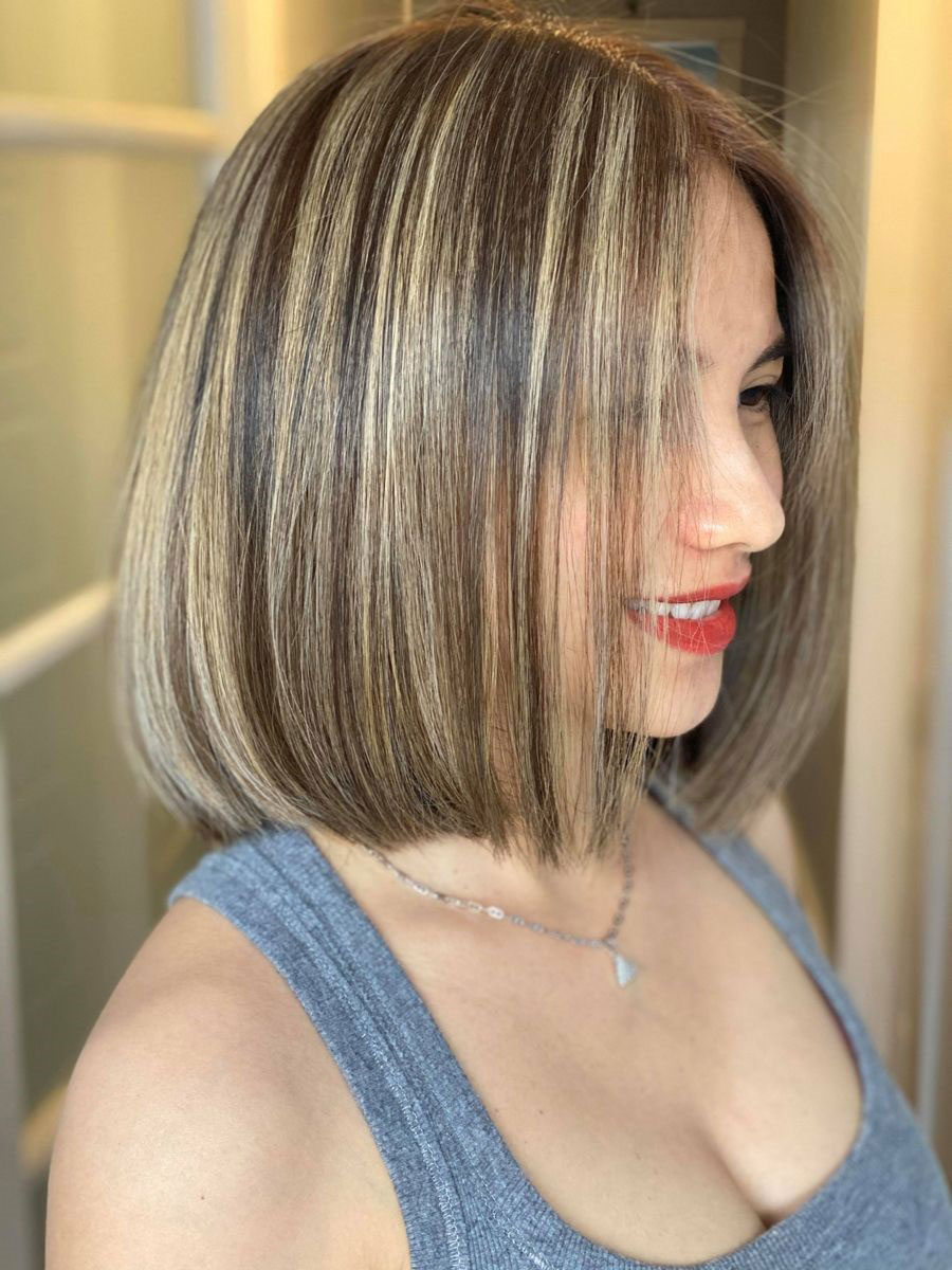tunsoare par scurt cu suvite blonde