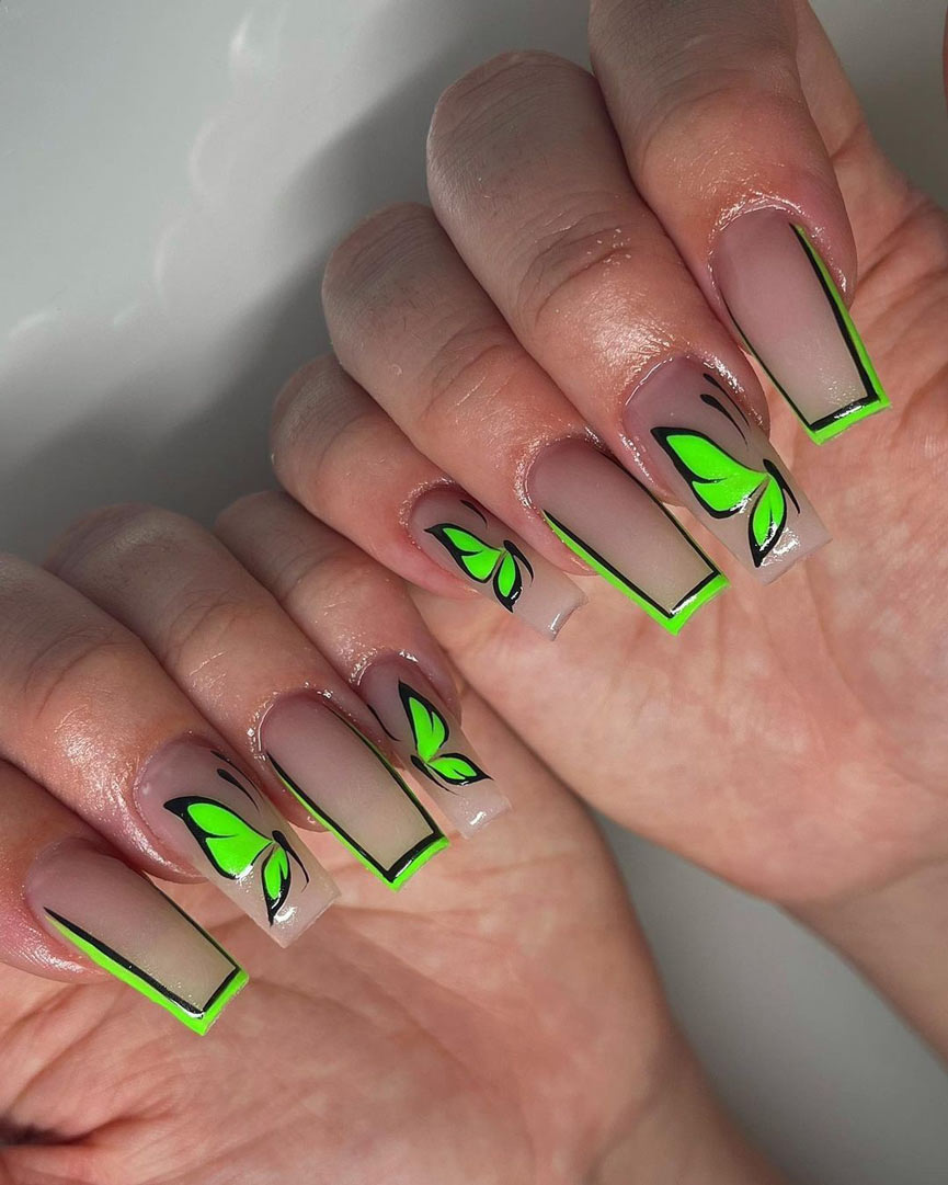 unghii cu fluturi verde neon