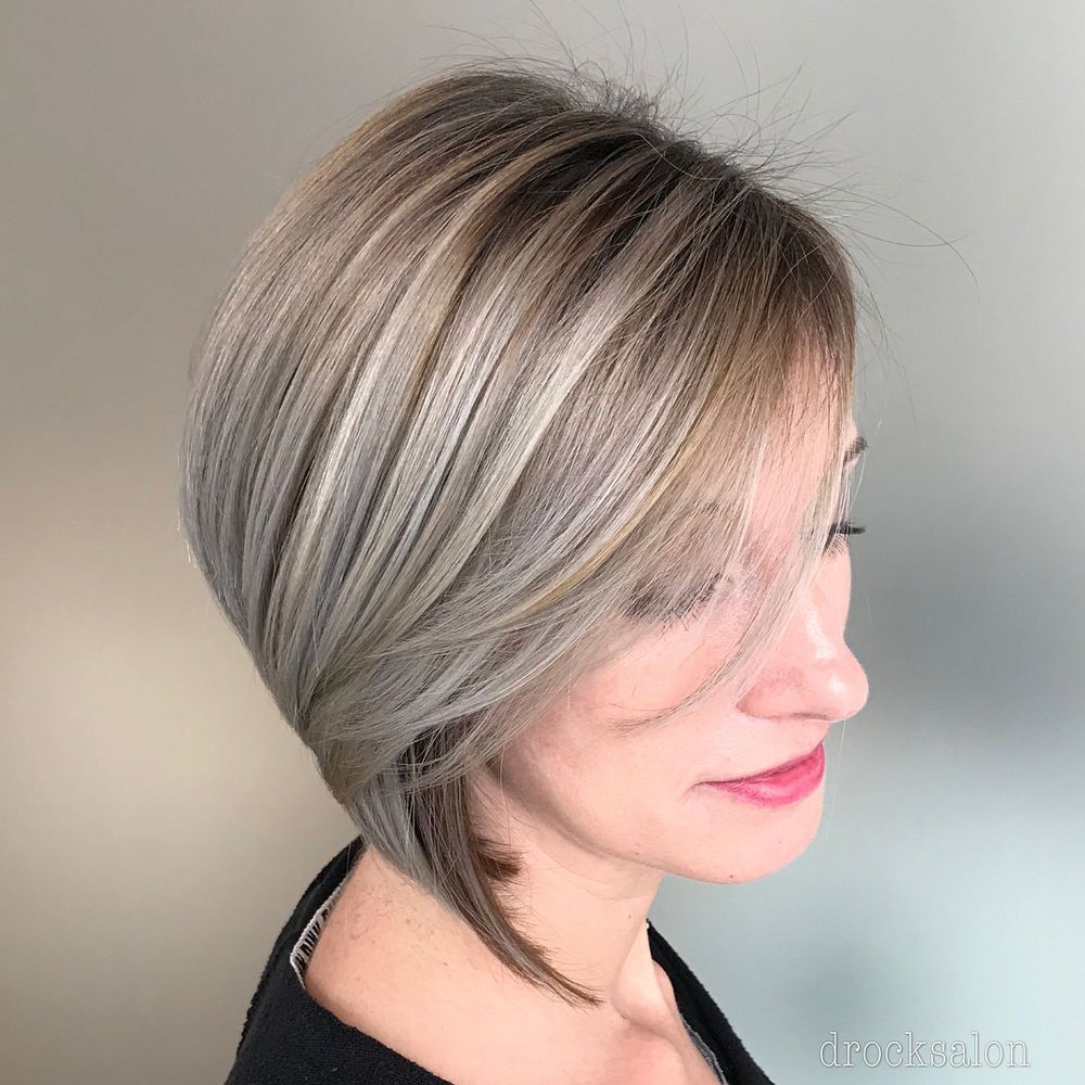 păr blond cu șuvițe gri