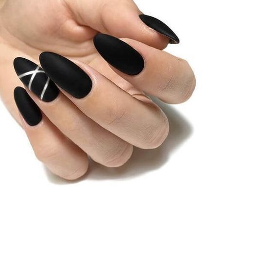 modele unghii mate negre